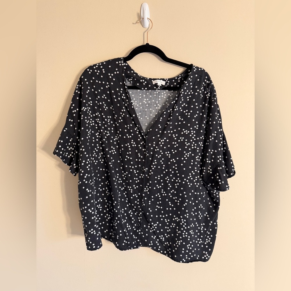 VETTA Black & White Polka Dot Button-Front Top - XL